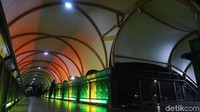 Kini, JPO tersebut menjadi tempat para milenial untuk berburu foto.