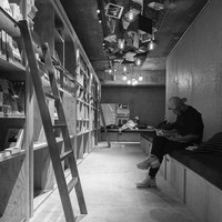 Buku-buku yang disediakan di hotel ini tidak dijual karena memang sesuai dengan tujuan dari hotel ini untuk menjadi surga bagi para pembaca sehingga buku-buku hanya disediakan bagi para pengunjung hotel perpustakaan. Hotel ini juga tidak hanya menyediakan buku-buku dalam bahasa Jepang, melainkan buku dengan bahasa Inggris juga terdapat di sana. Rencananya, hotel unik ini ingin menambah koleksi bukunya hingga 3 ribu buku. Foto: dok. bookandbedtokyo.com