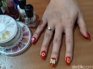 Kreasi Nail Art Bertema Imlek Diburu Pelanggan