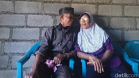 Saat pernikahan dia memberikan seperangkat alat salat sebagai mahar. Sukirman juga menceritakan saat mengucap janji suci itu, tak sedikit pun dia merasa canggung. Keduanya kini tinggal di sebuah rumah sederhana berukuran 4x6 meter. Menghabiskan masa tuanya untuk saling menjaga dan bertukar cerita.