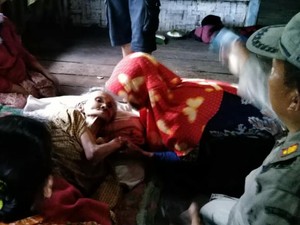 Ditemani Gadis Baju Merah, Nenek Renta Lewati Hutan Terjal dan Tebing
