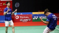 Di gim kedua, Kevin/Marcus langsung ngebut 10-2. Namun Ahsan/Hendra mampu mengejar dan mendekat 16-17. Setelah didekati Ahsan/Hendra, Kevin/Marcus lantas tak terbendung. Mereka merebut empat poin beruntun untuk mengunci kemenangan.