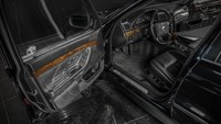 Mengutip laman Celebrity Cars Las Vegas, mobil BMW lansiran tahun 1996 itu digunakan Tupac Shakur usai menonton pertandingan Tinju kala Mike Tyson bertarung dengan Bruce Seldon di MGM Grand. Istimewa/Dok. Celebrity Cars.