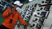 Proper Hijau diberikan kepada perusahaan yang telah melakukan pengelolaan lingkungan lebih dari yang dipersyaratkan oleh KLH. PLTU Indramayu memanfaatkan sisa hasil pembakaran batu bara berupa fly ash dan bottom ash untuk dikelola menjadi paving block.
