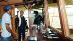Foto: Gaya Presiden Jokowi Naik Kapal Wisata di Labuan Bajo