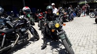 Terlebih sempat menjadi perhatian publik saat gelaran JBR tahun 2015, ketika serombongan bikers melakukan rolling thunder di jalanan Yogyakarta tiba-tiba dicegat oleh seorang pesepeda, Elanto Wijoyono, karena konvoi menerobos lampu merah. Foto: Jauh Hari Wawan S