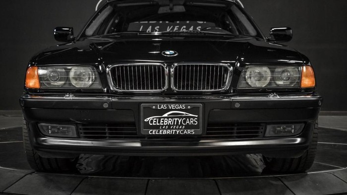 Mobil Bekas Tupac Shakur Dijual Mobil yang menjadi saksi bisu kematian rapper Tupac Shakur dikabarkan dijual. Mobil itu dijual seharga USD 1,75 Juta atau sekitar Rp 23,5 miliar. Penasaran?