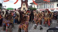 Mewakili simbol Jawa, beberapa pertunjukan disuguhkan, seperti Buto Gedruk, Buto Birawa, Macan Sigrak hingga Jaran Kepang (Bayu Ardi Isnanto/detikcom)