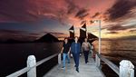 Foto: Gaya Presiden Jokowi Naik Kapal Wisata di Labuan Bajo