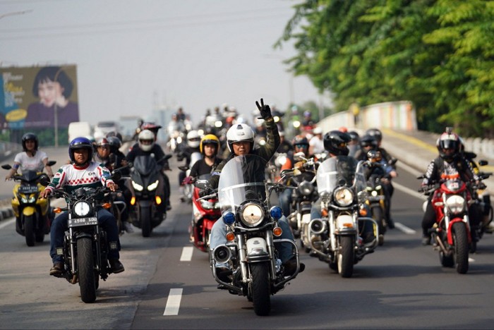 Michelin Indonesia bersama ratusan pengendara motor besar mengadakan kegiatan Sunmori. Dalam kegiatan itu juga turut disosialisasikan keselamatan berkendara