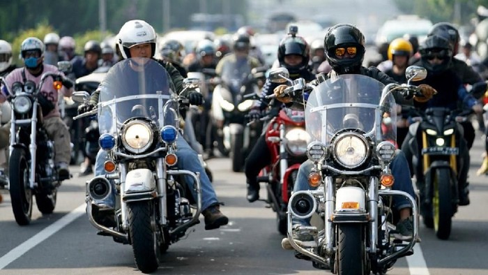 Michelin Indonesia bersama ratusan pengendara motor besar mengadakan kegiatan Sunmori. Dalam kegiatan itu juga turut disosialisasikan keselamatan berkendara