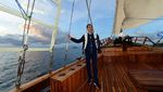 Foto: Gaya Presiden Jokowi Naik Kapal Wisata di Labuan Bajo