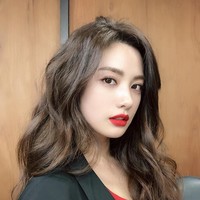 Fakta menarik mengenai wanita dengan nama asli Im Jin Ah ini  adalah ia jago makeup bahkan berlisensi sebagai makeup artist dan tergabung dalam Makeup Artist Association. (Foto: Instagram/@jin_a_nana)