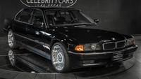 Kendaraan yang ditumpangi Tupac Shakur itu sejatinya sudah pernah dilepas ke publik seharga USD 1,75 juta atau sekitar Rp 26,5 miliar pada Januari 2020. Tapi mobil tersebut belum laku terjual. Foto: Dok. Celebrity Cars