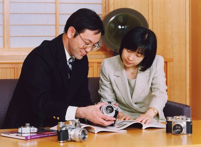 Pernikahan Putri Sayako dan Yoshiki Kuroda berlangsung pada 15 November 2005. Pada usia 36 tahun kala itu, ia menjadi perempuan keenam dalam anggota keluarga kekaisaran Jepang yang dinikahi pria biasa sejak adanya Imperial Household Law yang ditetapkan pada 1947. (Foto: The Imperial Household Agency via Getty Images)