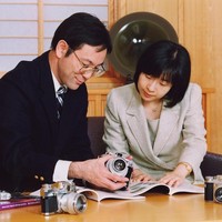 Pernikahan Putri Sayako dan Yoshiki Kuroda berlangsung pada 15 November 2005. Pada usia 36 tahun kala itu, ia menjadi perempuan keenam dalam anggota keluarga kekaisaran Jepang yang dinikahi pria biasa sejak adanya Imperial Household Law yang ditetapkan pada 1947. (Foto: The Imperial Household Agency via Getty Images)