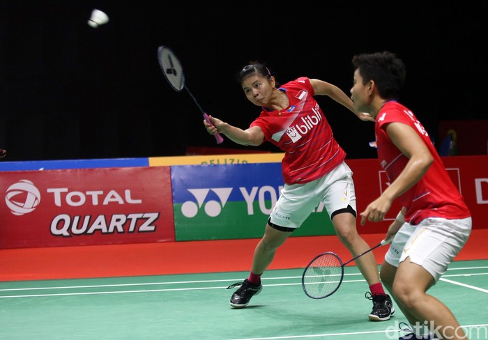 Greysia Polii/Apriyani Rahayu meraih gelar nomor ganda putri Daihatsu Indonesia Masters 2020. Mereka juara usai melewati duel tiga gim di final.