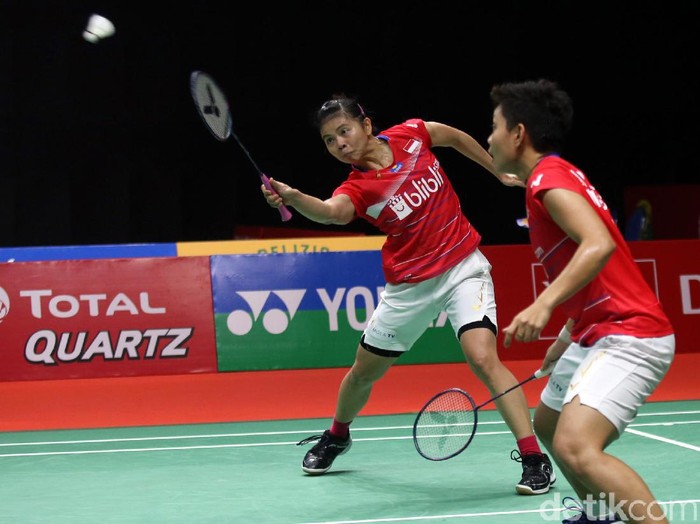 Greysia Polii/Apriyani Rahayu meraih gelar nomor ganda putri Daihatsu Indonesia Masters 2020. Mereka juara usai melewati duel tiga gim di final.