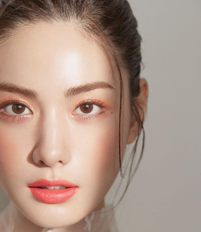 Selain film, Nana juga sering tampil dalam sejumlah reality show, seperti Roomate dan Real Men. (Foto: Instagram/@jin_a_nana)