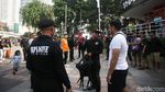 Aksi Anjing Pelacak Pamer Kemampuan Deteksi Bom di CFD