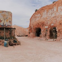 Jika kamu penasaran, kota bawah tanah ini bisa menjadi tempat liburan yang menarik untuk dikunjungi. Apakah kamu berminat untuk mencoba tinggal di bawah tanah? (Foto: Dok. Buzznick)