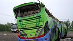 Ngeri! Penampakan Bus Maut yang Ringsek Usai Terguling di Ciater