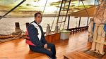 Foto: Gaya Presiden Jokowi Naik Kapal Wisata di Labuan Bajo