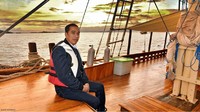 Selayaknya wisatawan, Jokowi juga berpose dengan latar panorama senja Labuan Bajo (Agus Suparto/Presidential Palace)