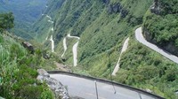 Jalan Raya Halsema, di Filipina, jalur ini jadi jalan utama ke tujuan wisata populer Sagada, seramnya setiap tahun ada saja satu atau dua bus yang terguling ke jurang. Istimewa/Interesting Engineering.