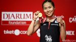 Senyum Ceria Ratchanok Intanon Usai Jadi Juara Tunggal Putri
