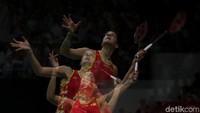 Di gim kedua, Marin tak ingin menyerah begitu saja. Ia bangkit untuk menekan Ratchanok. Ratchanok pun dibuat kewalahan dengan permainan Marin. Gim kedua berhasil ditutup Marin dengan kemenangan 11-21.