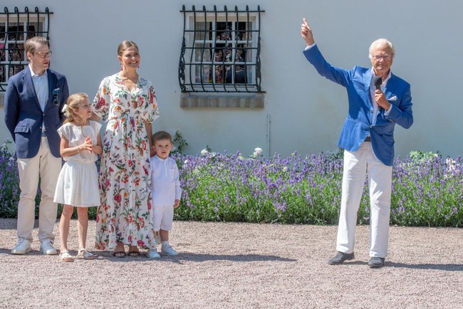 Akhir tahun lalu, Raja Karl XVI Gustaf dari Swedia mencabut hak istimewa kelima cucunya sebagai anggota keluarga kerajaan. Gelar mereka sebagai Royal Highness dicopot bukan karena drama keluarga. (Foto: Julia Reinhart/Getty Images)