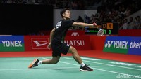 Anthony membaik di gim kedua. Dia terus memimpin perolehan angka sejak awal. Unggul 11-7 saat interval, Anthony terus melaju hingga merebut gim kedua.