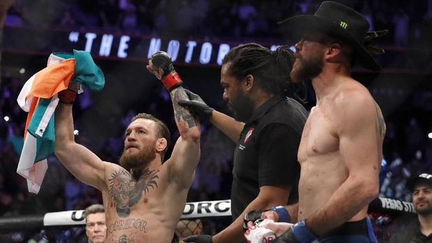 Conor McGregor menang mudah atas Donald Cerrone.