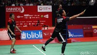 Pertandingan berjalan ketat di gim pertama. Ahsan/Hendra sempat unggul 6-2, tapi dikejar oleh Kevin/Marcus hingga skor sama.