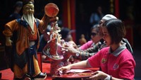 Aksi bersih-bersih yang diikuti oleh warga keturunan Tionghoa dan berbagai komunitas masyarakat lintas iman dan budaya seperti Galang Kemajuan (GK) Ladies, Alumni SMA Yogya Bersatu (ASYB) maupun Gerakan Sosial Mulia Abadi (GESOMA) itu menjadi salah satu wujud nyata harmoni masyarakat Yogyakarta menyambut datangnya Imlek.