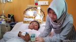 Momen Pernikahan Sepasang Kekasih di Rumah Sakit Ini Bikin Haru