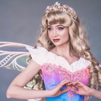 Aku tidak pernah lupa hari di mana aku diminta tampil untuk seorang gadis kecil yang merayakan rehatnya dari perawatan kanker. Melihatnya wajahnya bersinar ketika dia bernyanyi untukku benar-benar menakjubkan, tambah Sarah. Foto: Instagram