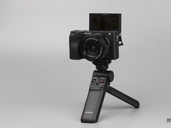 Sony GP-VPT2BT, Tongsis yang Bantu Vlog Lebih Mudah