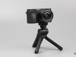 Sony GP-VPT2BT, Tongsis yang Bantu Vlog Lebih Mudah