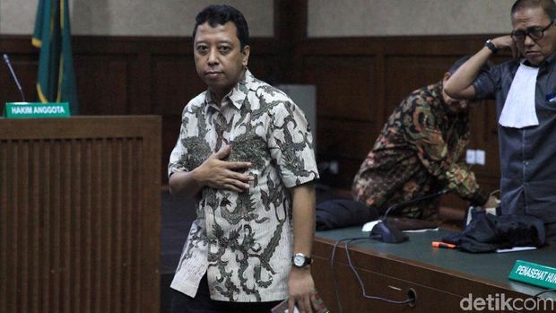 Eks Ketum PPP Romahurmuziy (Rommy) divonis 2 tahun penjara. Ia terbukti bersalah menerima uang terkait jual beli jabatan di Kementerian Agama (Kemenag).