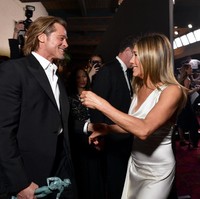 Reuni Brad Pitt dan Jennifer di SAG Awards 2020 menunjukkan bahwa mereka masih berhubungan baik setelah bercerai. Keduanya menikah pada 2000 dan cerai di 2005. Angelina Jolie kerap dituding sebagai penyebab perceraian mereka. Foto: Emma McIntyre/Getty Images for Turner