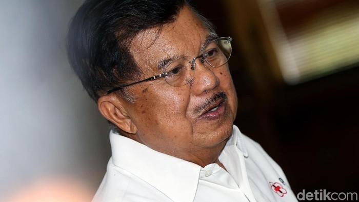 Founder & Chairman CT Corp, Chairul Tanjung resmi dilantik menjadi dewan kehormatan PMI 2019-2024. Berikut foto-foto momennya.