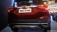 All New KIA Seltos hadir dalam enam pilihan warna di antaranya: Glacier White Pearl, Aurora Black Pearl, Intelligency Blue, Intense Red, dan Punchy Orange.