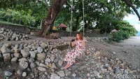 Ada beberapa sudut yang memang sengaja dibuat managemen hotel untuk tamunya mengambil gambar. Diantaranya cafe dan ayunan di pantai, selain itu terdapat pula lokasi wisata batu karut yang masih berada di area hotel. (Syahdan Alamsyah/detikcom)