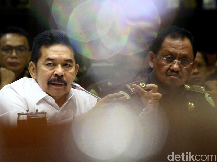 Komisi III DPR menggelar rapat kerja bersama Jaksa Agung ST Burhanuddin. Rapat kerja itu membahas kelanjutan kasus Jiwasraya.