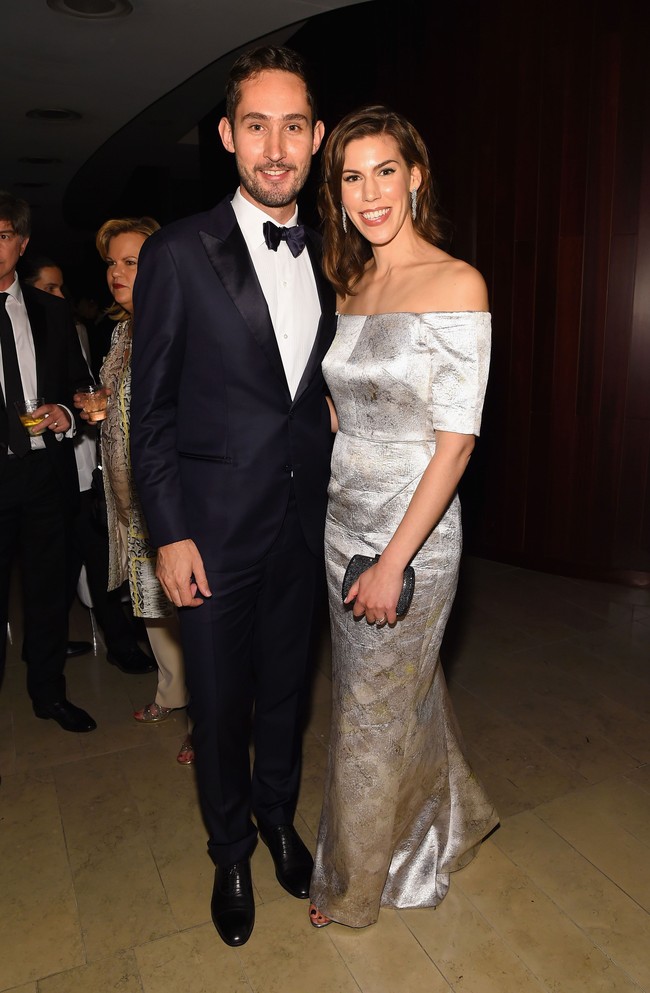 Nicole Systrom, istri Kevin Systrom, cofounder dan mantan CEO InstagramNicole adalah istri dari mantan CEO Instagram. Ia sendiri merupakan pendiri Sutro Energy Group yang mendanai sektor energi bersih. Nicole dan Kevin bertemu di Stanford sebelum sang suami menemukan Instagram. Nicole pun cukup berperan dalam memberi ide filter Instagram.Foto: Larry Busacca/Getty Images