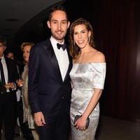 Nicole Systrom, istri Kevin Systrom, cofounder dan mantan CEO InstagramNicole adalah istri dari mantan CEO Instagram. Ia sendiri merupakan pendiri Sutro Energy Group yang mendanai sektor energi bersih. Nicole dan Kevin bertemu di Stanford sebelum sang suami menemukan Instagram. Nicole pun cukup berperan dalam memberi ide filter Instagram.Foto: Larry Busacca/Getty Images