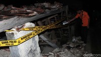 Ledakan yang menghancurkan rumah milik Rani Rohani ini terjadi sekitar pukul 16.00 WIB.
