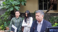 Foto: Siwi tidak mengetahui siapa sosok pemilik akun digeeembok yang dilaporkannya. Dia menduga pemilik akun itu hanya ingin mencari keuntungan semata. (Matius Alfons)